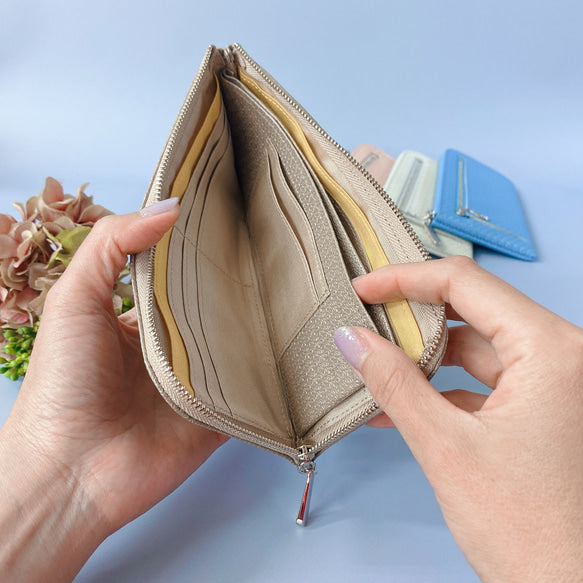 薄くて軽くて大容量な長財布 14ZipWallet レース型押し Squeeze