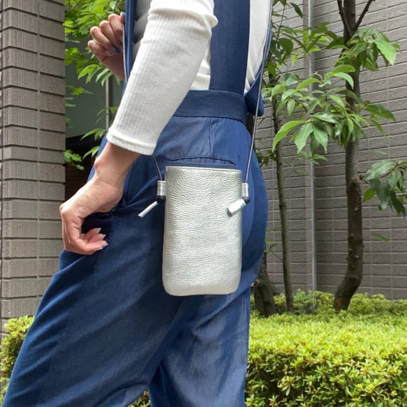 大人のスマホショルダー 牛革 安心の裏地付き スクイーズ