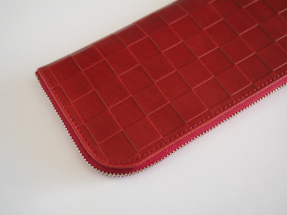 薄くて軽くて大容量なL字長財布 14枚カードポケット 牛革 格子柄 Squeeze