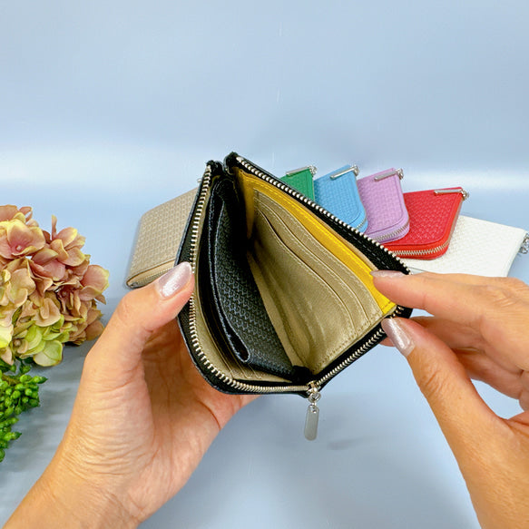 薄マチで使いやすい ハーフ財布 牛革レース型押し 日本製 コンパクトミニ財布《スクイーズ》