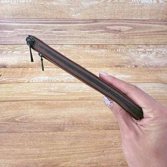 薄くて軽くて大容量なL字長財布 14枚カードポケット 牛革 バラ型押し