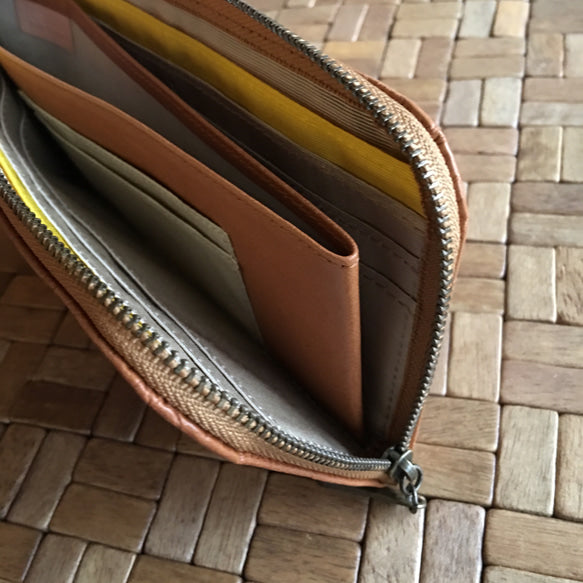 薄くて軽くて大容量なL字長財布 14枚カードポケット 牛革 バラ型押し