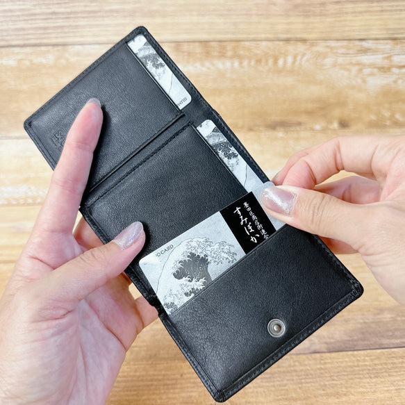 薄くて使いやすいコンパクトな三つ折り財布