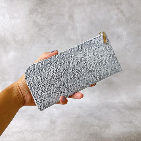 薄くて軽くて大容量なL字長財布 水シボ 牛革