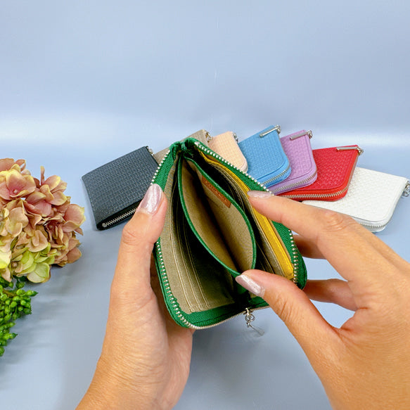 薄マチで使いやすい ハーフ財布 牛革レース型押し 日本製 コンパクトミニ財布《スクイーズ》