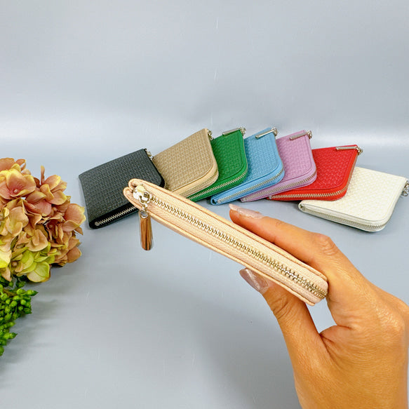 薄マチで使いやすい ハーフ財布 牛革レース型押し 日本製 コンパクトミニ財布《スクイーズ》