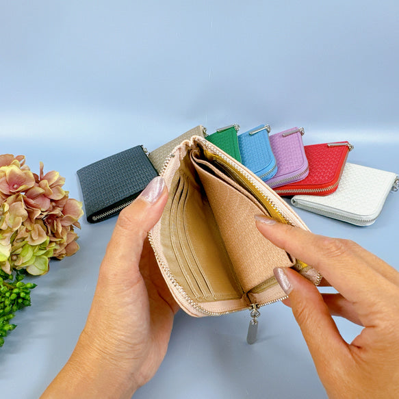 薄マチで使いやすい ハーフ財布 牛革レース型押し 日本製 コンパクトミニ財布《スクイーズ》