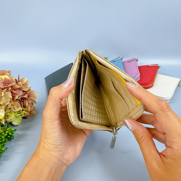 薄マチで使いやすい ハーフ財布 牛革レース型押し 日本製 コンパクトミニ財布《スクイーズ》