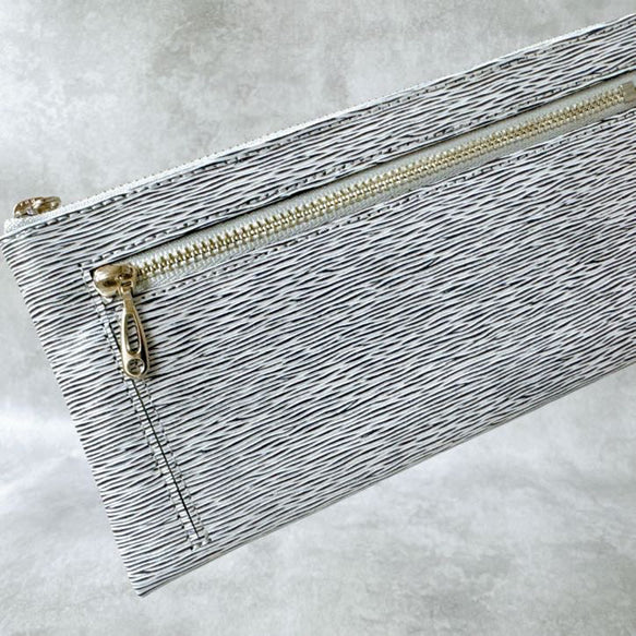 薄くて軽くて大容量なL字長財布 水シボ 牛革