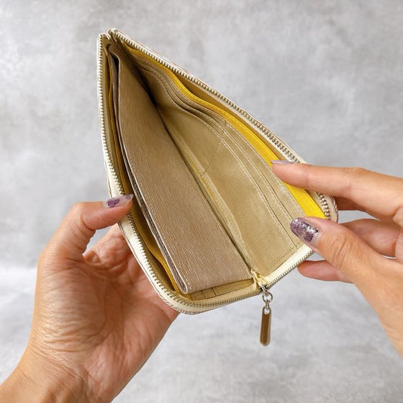 薄くて軽くて大容量なL字長財布 水シボ 牛革