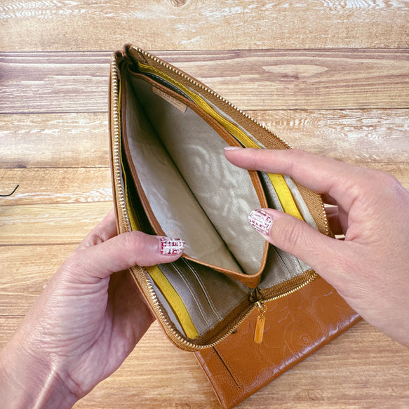 薄くて軽くて大容量なL字長財布 14枚カードポケット 牛革 バラ型押し