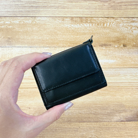 薄くて使いやすいコンパクトな三つ折り財布