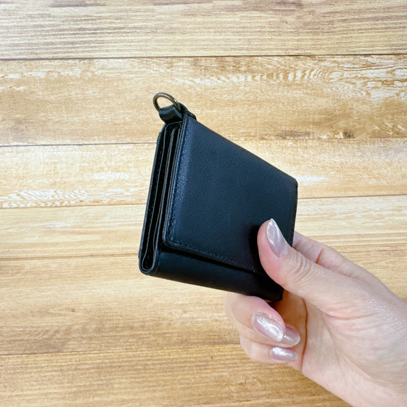 薄くて使いやすいコンパクトな三つ折り財布