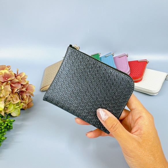 薄マチで使いやすい ハーフ財布  牛革レース型押し  日本製 コンパクトミニ財布《スクイーズ》