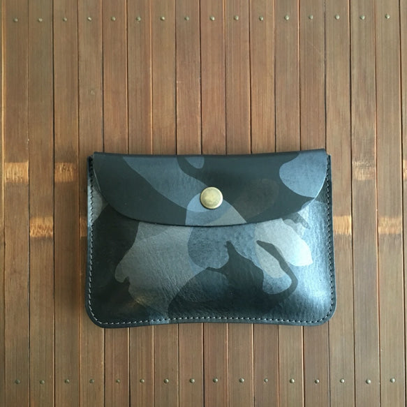 イタリアン迷彩レザー 財布にも使えるポーチ　スクィーズ Squeeze