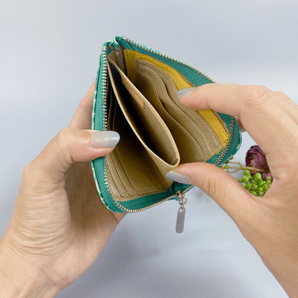 薄マチで使いやすい ハーフ財布 エナメルローズ イエローゴールド 日本製 コンパクト財布《Squeeze スクイーズ》