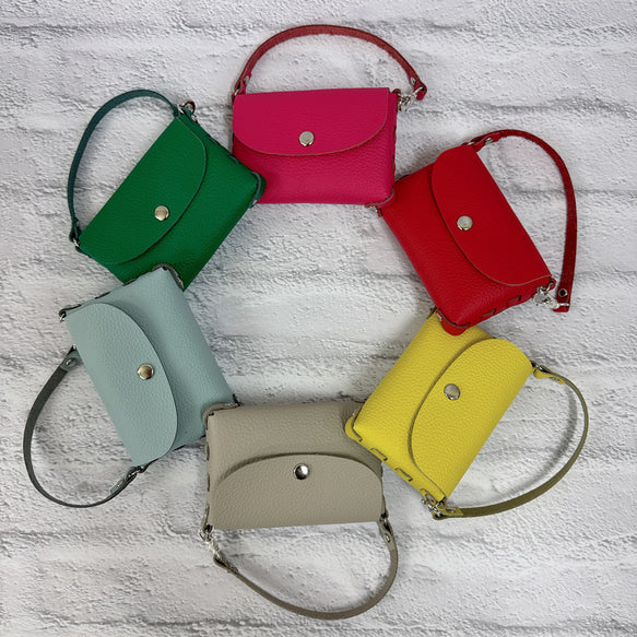 使い道いろいろ！軽くて便利なストラップ付きミニポーチバッグ《全6色》　Squeeze