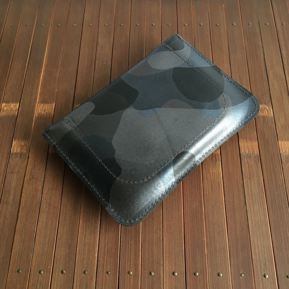 イタリアン迷彩レザー 財布にも使えるポーチ　スクィーズ Squeeze