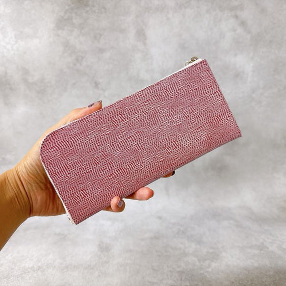 薄くて軽くて大容量なL字長財布 水シボ 牛革