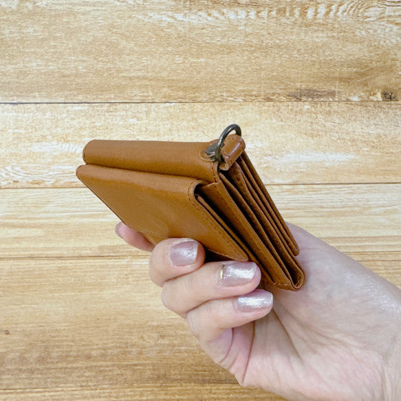薄くて使いやすいコンパクトな三つ折り財布