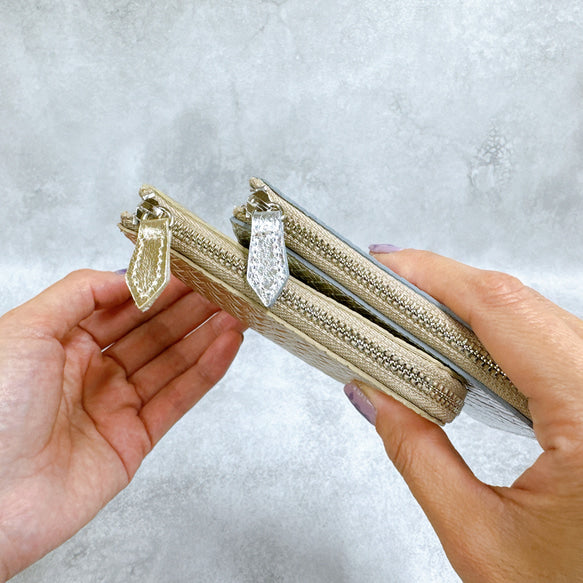 大きく開いて使いやすい！ マチ付き コンパクト財布 ハーフ 編み込みエンボスレザー