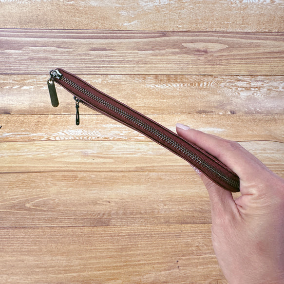 薄くて軽くて大容量なL字長財布 14枚カードポケット 牛革 バラ型押し