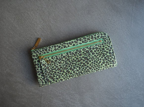 薄くて軽くて大容量なL字長財布 14枚カードポケット  ピッグスウェード  ヒョウ柄  ピンク【スクイーズ】