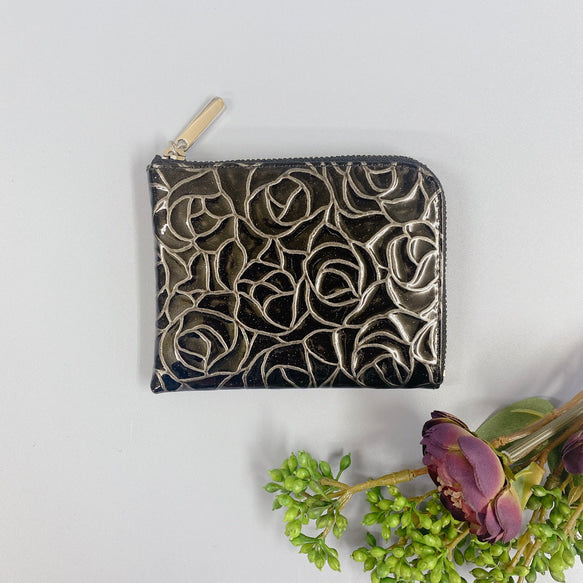 薄マチで使いやすい ハーフ財布 エナメルローズ イエローゴールド 日本製 コンパクト財布《Squeeze スクイーズ》