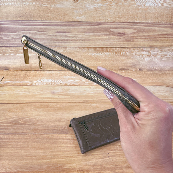 薄くて軽くて大容量なL字長財布 14枚カードポケット 牛革 バラ型押し