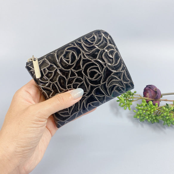 薄マチで使いやすい ハーフ財布 エナメルローズ イエローゴールド 日本製 コンパクト財布《Squeeze スクイーズ》