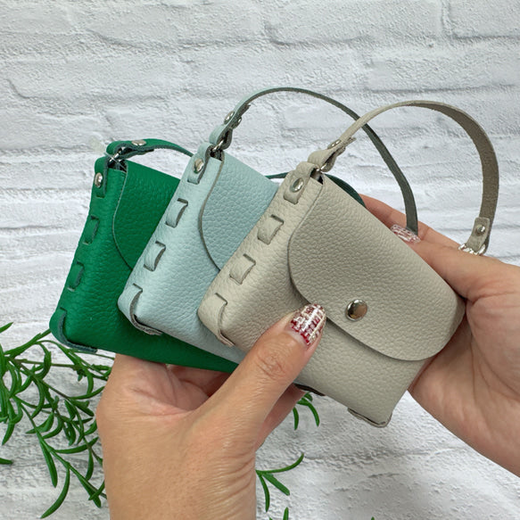 使い道いろいろ！軽くて便利なストラップ付きミニポーチバッグ《全6色》　Squeeze