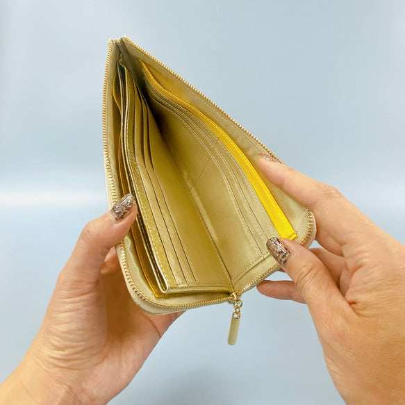 薄くて軽いL字長財布 24枚カードポケット 牛革 箔押し