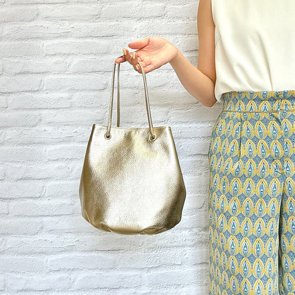 長財布が入るふっくら巾着バッグ　安心の裏地付き　牛革