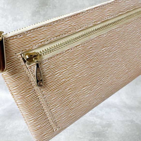 薄くて軽くて大容量なL字長財布 水シボ 牛革