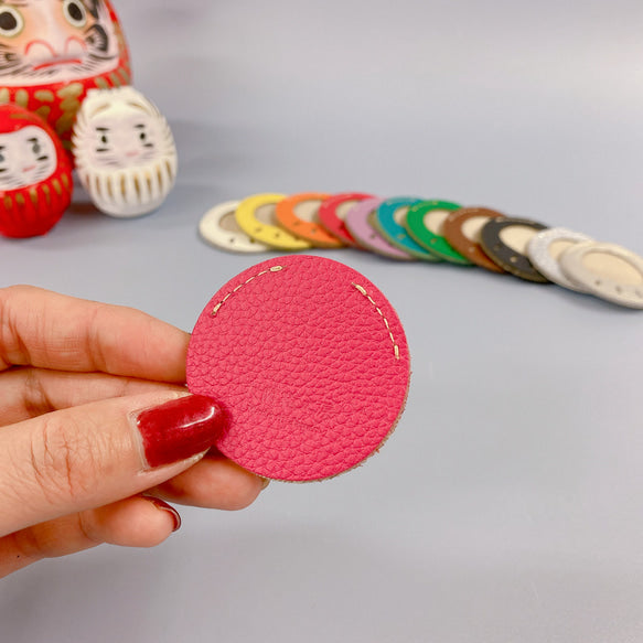 ころんとまん丸　だるまのしおり　ポチ袋や封筒の飾りにも　全部で12色　牛革シュリンク