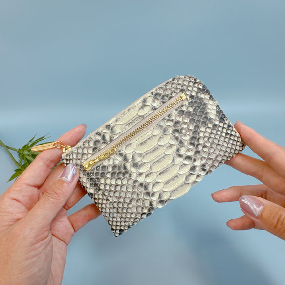 リアルパイソン革　薄くて軽いコンパクトな財布 10枚カードポケット  前ファスナー付き　日本製