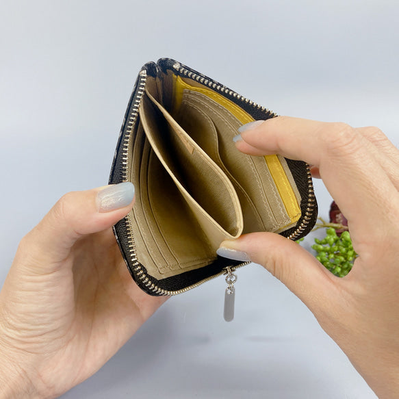 薄マチで使いやすい ハーフ財布 エナメルローズ イエローゴールド 日本製 コンパクト財布《Squeeze スクイーズ》